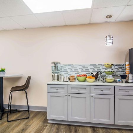 Quality Inn & Suites Лейк Сити Екстериор снимка