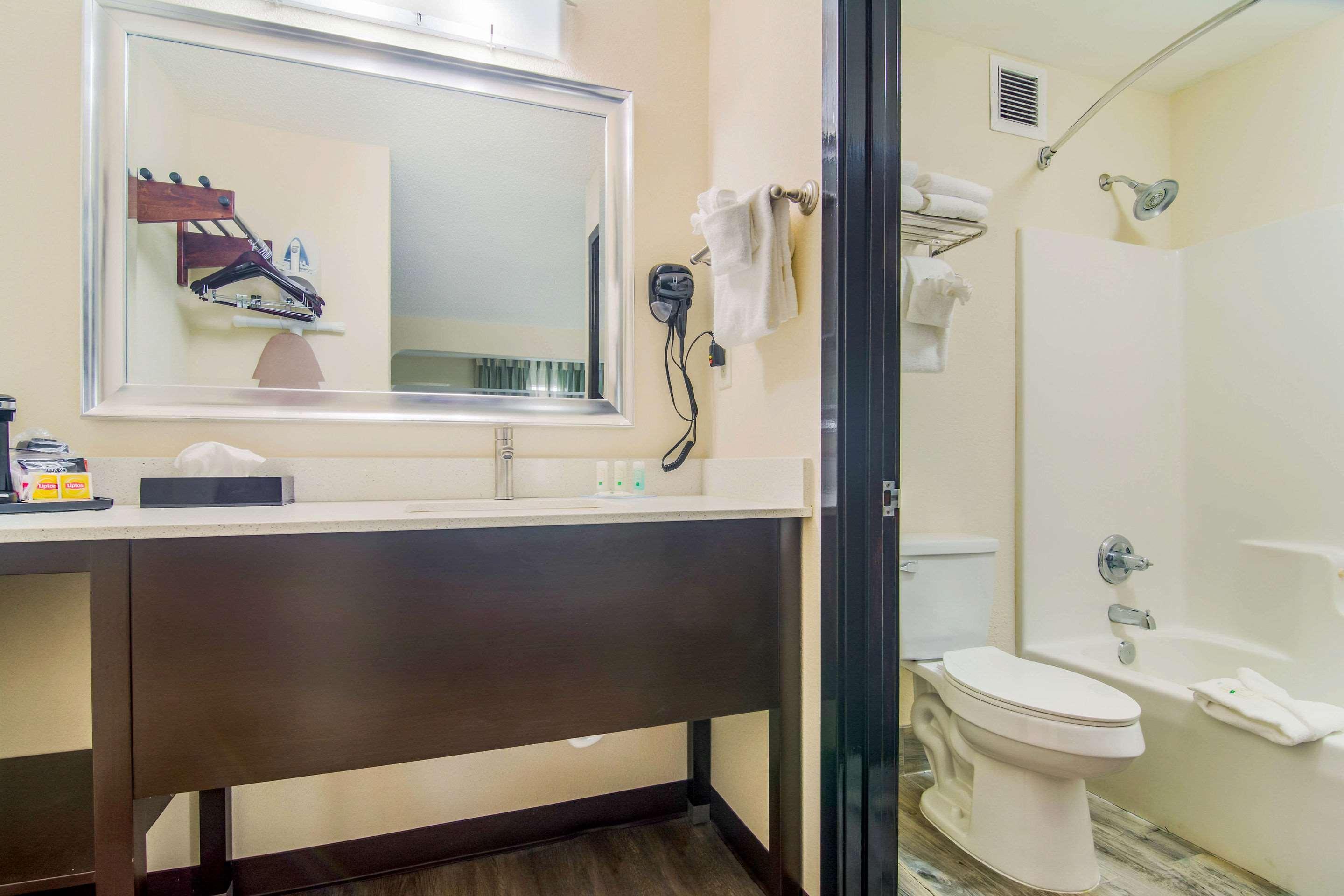 Quality Inn & Suites Лейк Сити Екстериор снимка